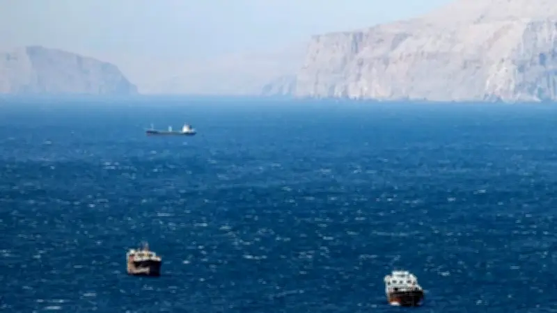 ترامب: إيران في حالة انهيار وتطلب فتح مضيق هرمز