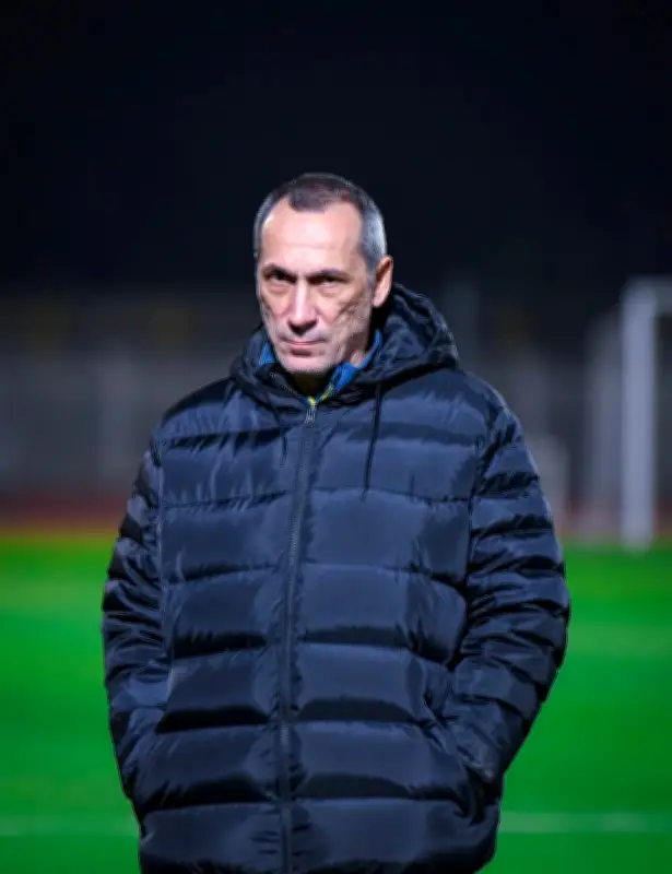 دونيس يتابع لاعبي الأخضر في دوري روشن استعداداً لوديتي الإكوادور والسنغال