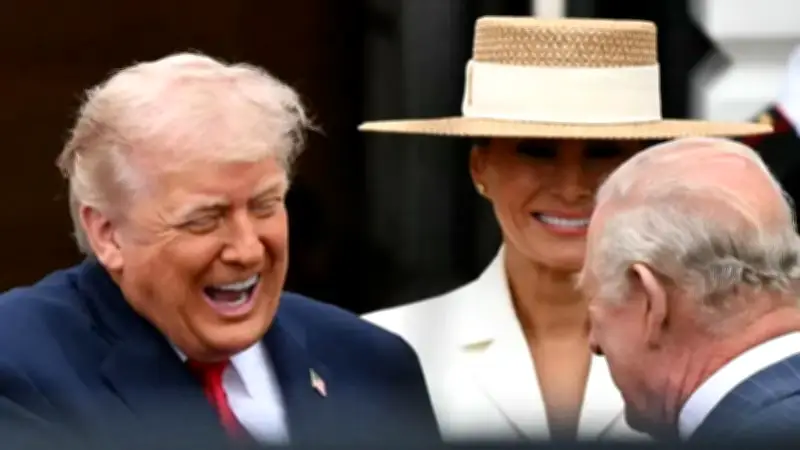 ترامب يمازح الملك تشارلز: والدتي كانت معجبة بك