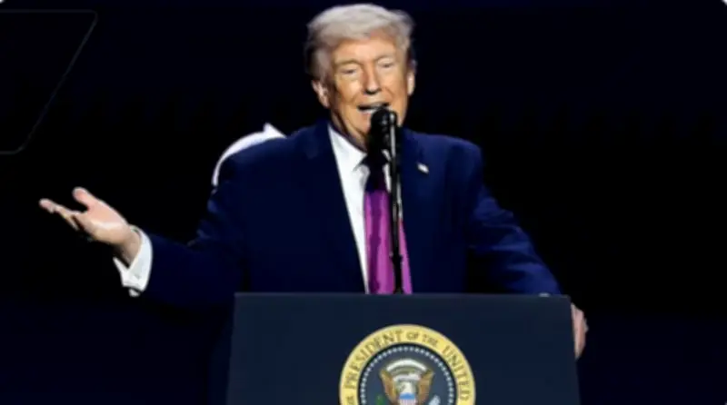 ترامب يخطط لحصار بحري طويل على إيران مع رفض فتح مضيق هرمز