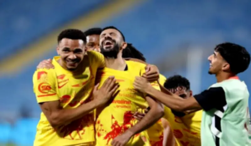 القادسية يسحق الرياض برباعية ويقترب من المربع الذهبي