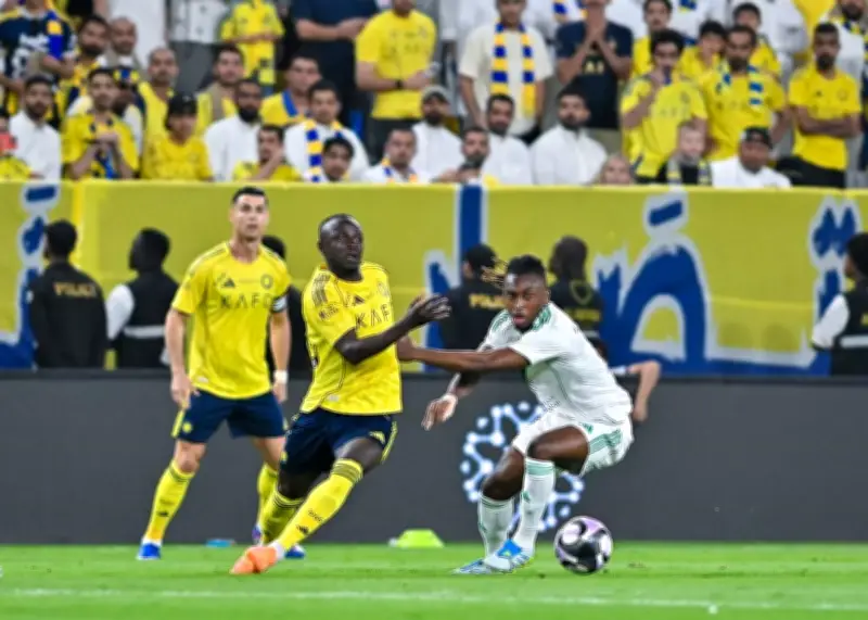 النصر يهزم الأهلي بثنائية ويقترب من لقب دوري روشن