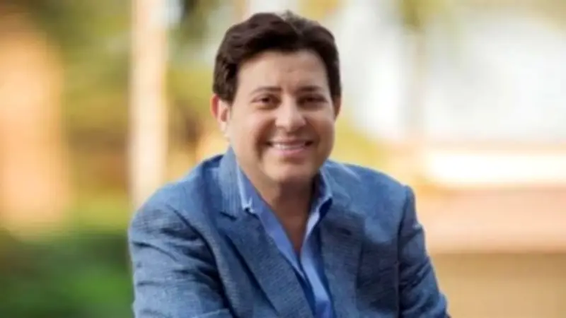 هل تعرض هاني شاكر لأزمة صحية جديدة؟.. إعلامية تكشف الحقيقة وتنفي الشائعات