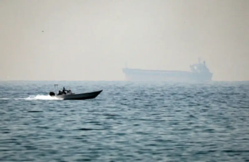 الحرس الثوري يغلق مضيق هرمز أمام الأعداء رغم عروض ترامب الهزلية