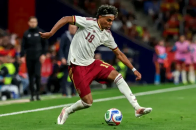 لامين جمال يندد بالهتافات العنصرية ضد المسلمين في مباراة إسبانيا ومصر