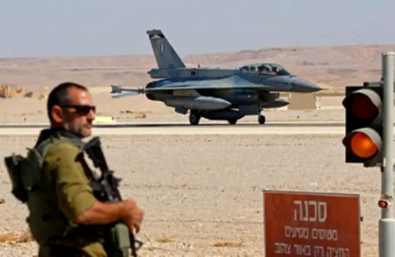 الجيش الإسرائيلي يعلن بدء موجة غارات واسعة تستهدف بنى تحتية في قلب طهران