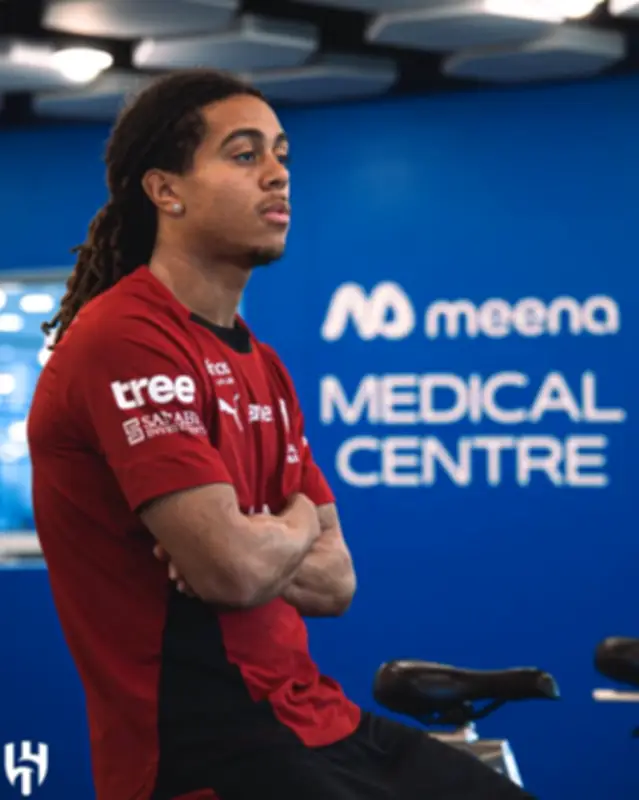 إصابة العضلة الخلفية تهدد مشاركة سايمون بوايري مع الهلال أمام التعاون