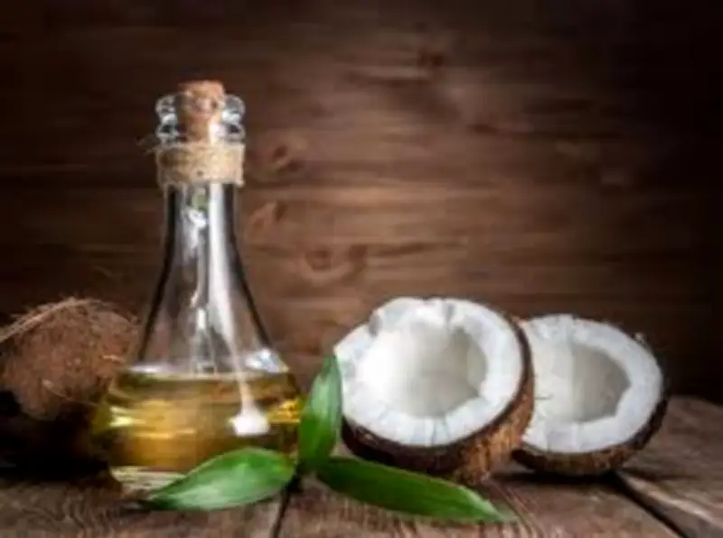 زيت جوز الهند يرفع الكوليسترول الضار ولا يعتبر صديقاً للقلب