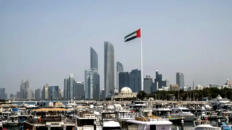 الإمارات تعترض صاروخاً قرب كيزاد وتتعامل مع هجمات من إيران