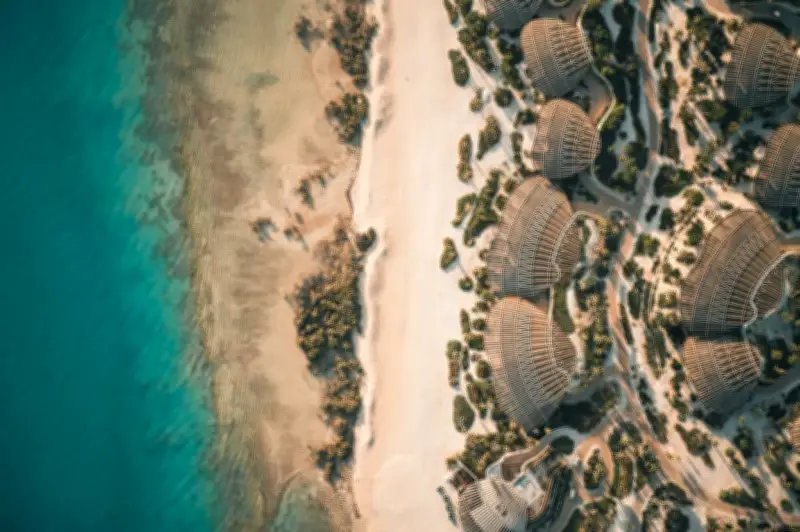 جزيرة شورى على البحر الأحمر تستقطب العائلات بعروض موسمية بعد العيد