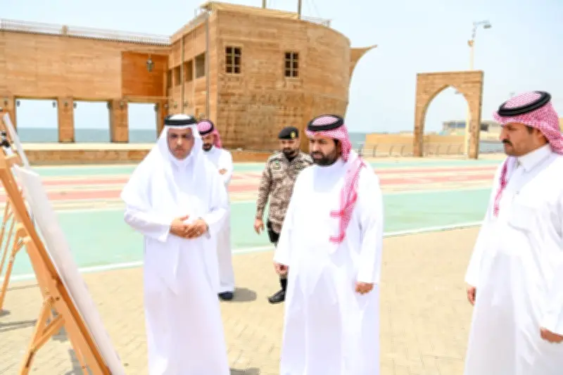 أمير منطقة جازان يتفقد الواجهة البحرية ويطلق مشروع سي ووك الجديد