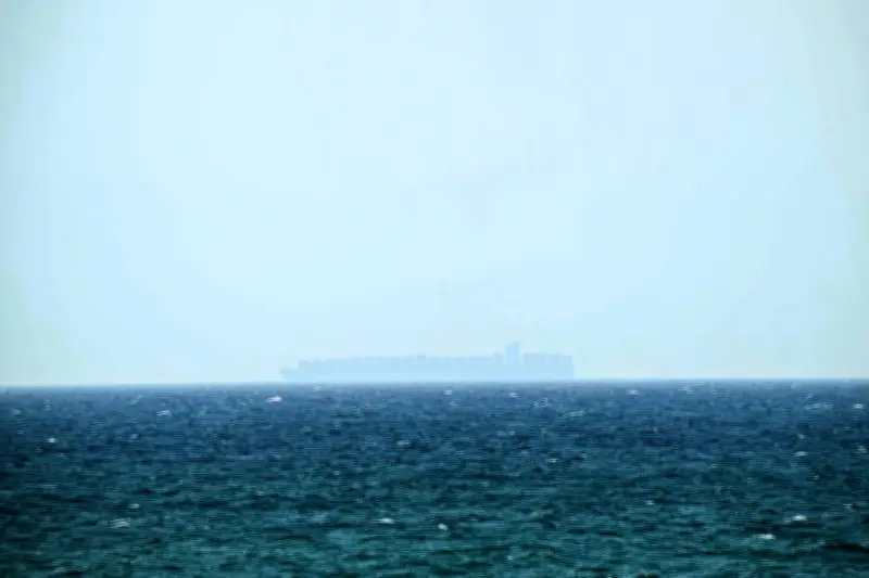 إيران تطرح آلية تنسيق مع عُمان لمراقبة الملاحة في مضيق هرمز وسط أزمات عسكرية