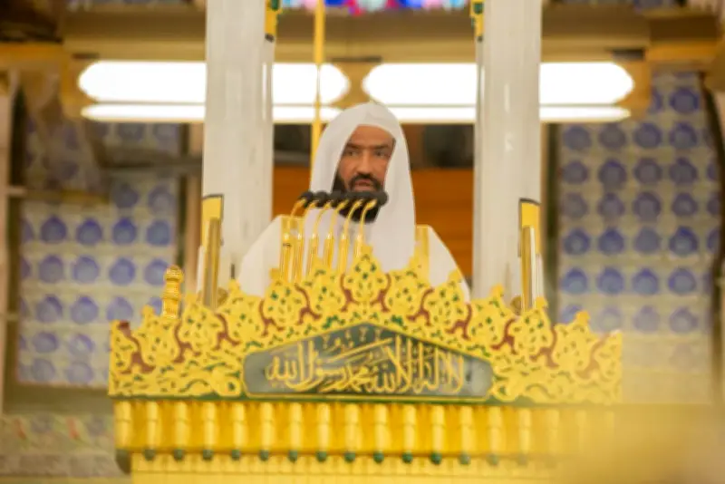 إمام المسجد النبوي يوضح فضل الدعاء ويحدد الأوقات والأسباب الموجبة لإجابة الله لعباده