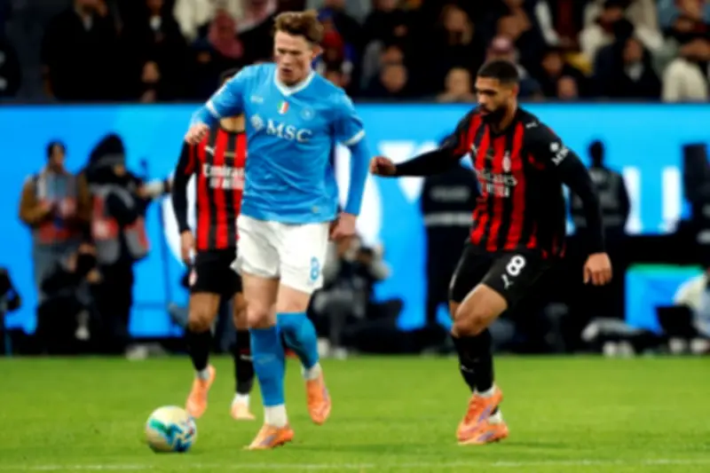 ميلان يزور نابولي وإنتر يواجه روما في ظل صدمة إيطاليا بعد خيبة التأهل المونديالي