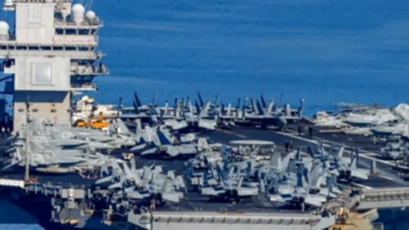 الأسطول الأمريكي يرسل أكبر حاملة طائرات في العالم إلى الشرق الأوسط مع تعزيزات عسكرية غير مسبوقة