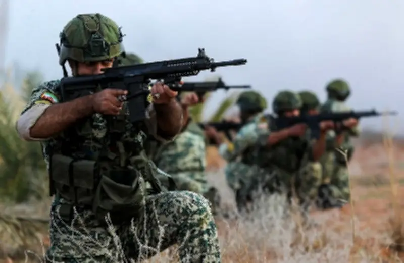 إيران تعزز دفاعاتها النفطية وتطلق حملة تجنيد جماعية لمواجهة تهديدات ترامب العسكرية