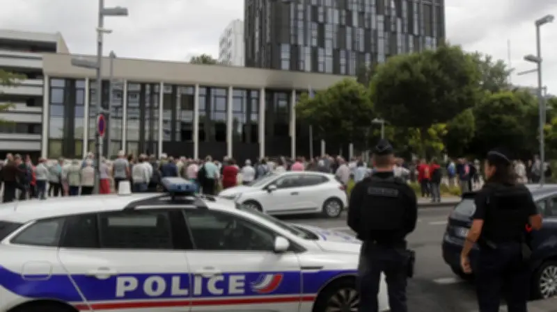 القضاء الفرنسي يلغي حظر ملتقى مسلمي باريس: الشرطة فشلت في إثبات الاضطرابات الأمنية