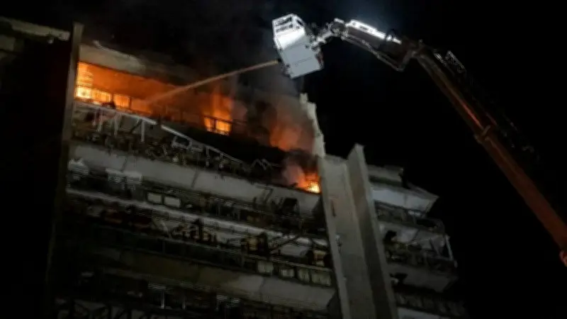 تصاعد الحرب: تبادل القصف بين روسيا وأوكرانيا واستهداف سفينة شحن في بحر آزوف