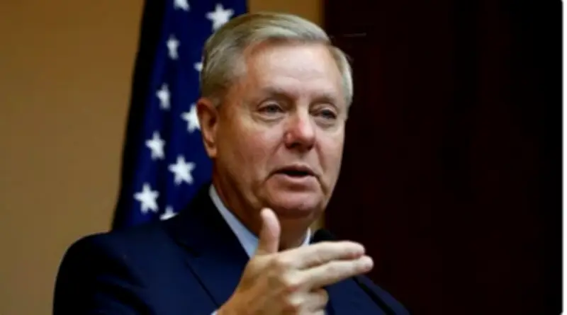 سيناتور أمريكي يؤيد إنذار ترامب لإيران بفتح مضيق هرمز والتفاوض للسلام