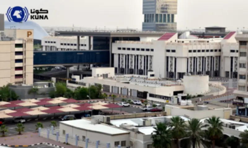 طائرة مسيرة إيرانية تستهدف مجمع الوزارات الكويتي وتتسبب في أضرار مادية جسيمة