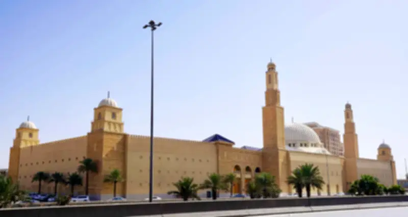 وزير التعليم يعلن عن إطلاق برنامج جديد لتعزيز التميز الأكاديمي في الجامعات السعودية