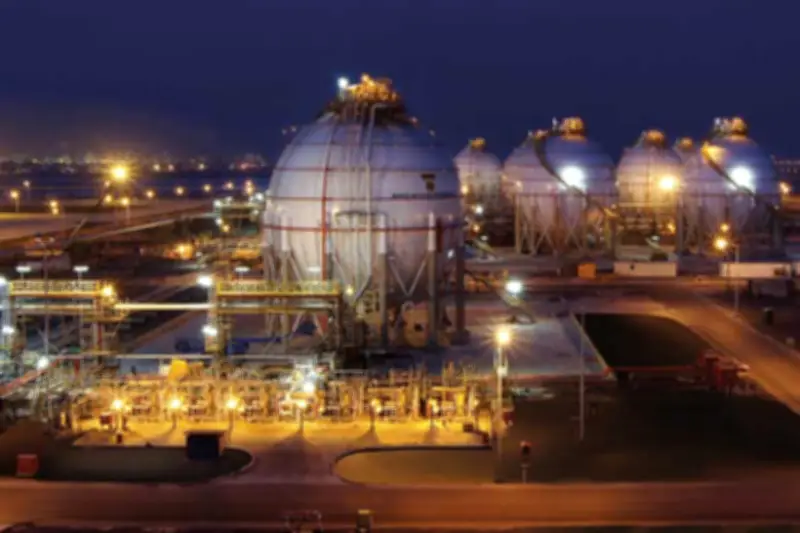 شلل في مجمع "بروج" الإماراتي بعد هجوم جوي.. وتوسع الهجمات الإيرانية لمنشآت الطاقة في الكويت والبحرين