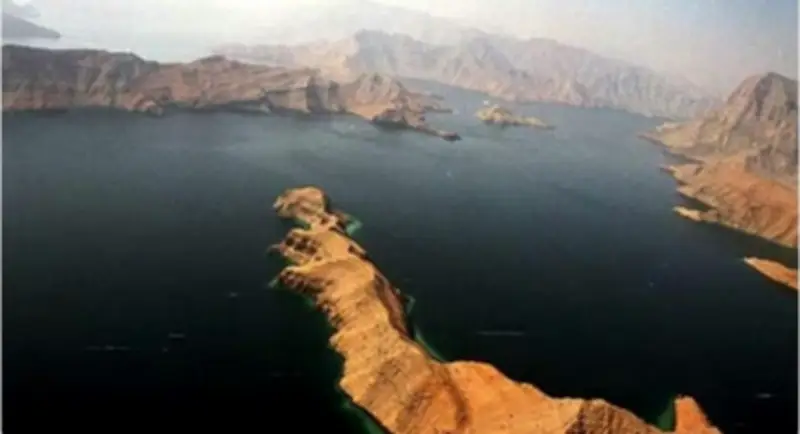 عُمان وإيران تبحثان تعزيز أمن الملاحة في مضيق هرمز ضمن اجتماع وكلاء الخارجية