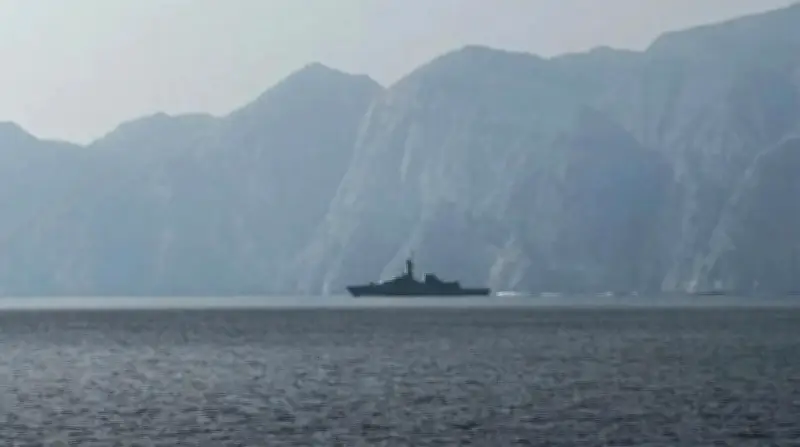 عُمان تتحرك دبلوماسياً مع إيران لضمان أمن مضيق هرمز ومنع أزمة طاقة عالمية