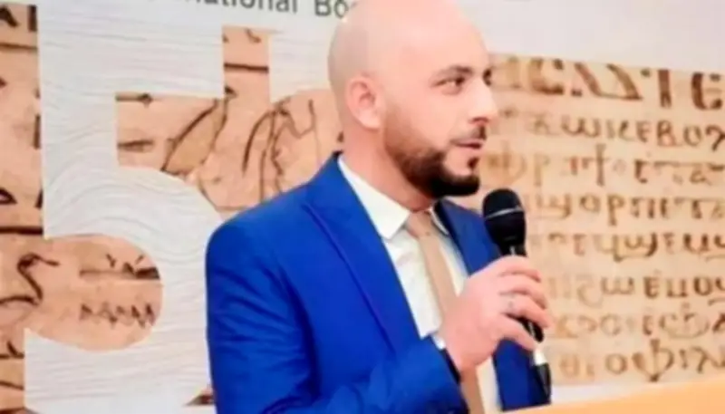 رحيل مؤلم.. الشاعر محمد أبو العزايم يستشعر موته ويودع والدته في مشهد مؤثر