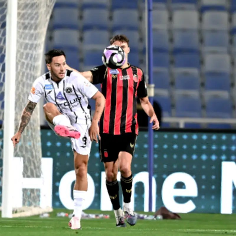 تعادل مثير بين الرياض والشباب في دوري روشن السعودي للمحترفين