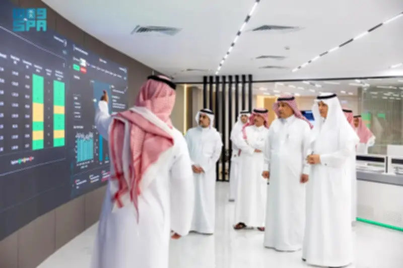 وزير البيئة يتفقد مركز الإنذار المبكر للأمن الغذائي ويؤكد على استقرار السلع الاستراتيجية