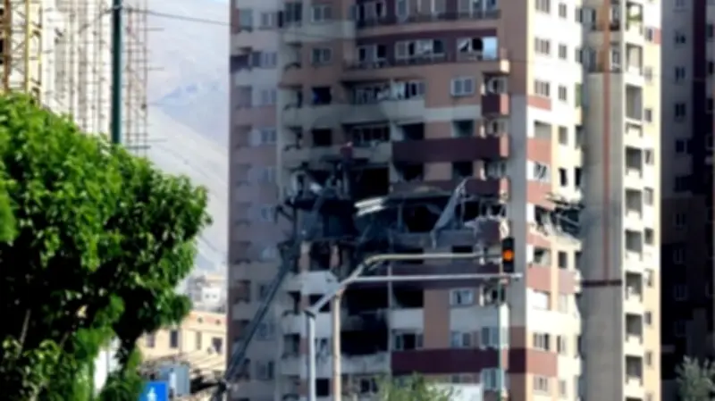 إيران تطلب تبرعات مالية من أفغانستان وسط أزمة رواتب القطاع العام