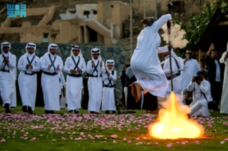 في حقول ورد الطائف.. فن 