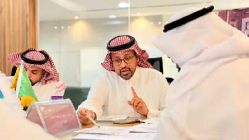 وزير التعليم يعلن عن إطلاق برنامج جديد لتطوير مهارات الطلاب في العلوم والتكنولوجيا والهندسة والرياضيات