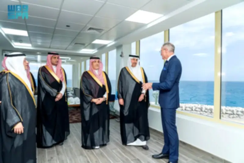 وزيرا النقل والاستثمار يتفقدان ميناء الملك عبدالله لتعزيز مرونة سلاسل الإمداد البحرية