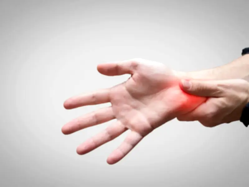 من المعصم إلى الدماغ: جهاز استشعار جديد يكشف التوتر النفسي بدقة فائقة