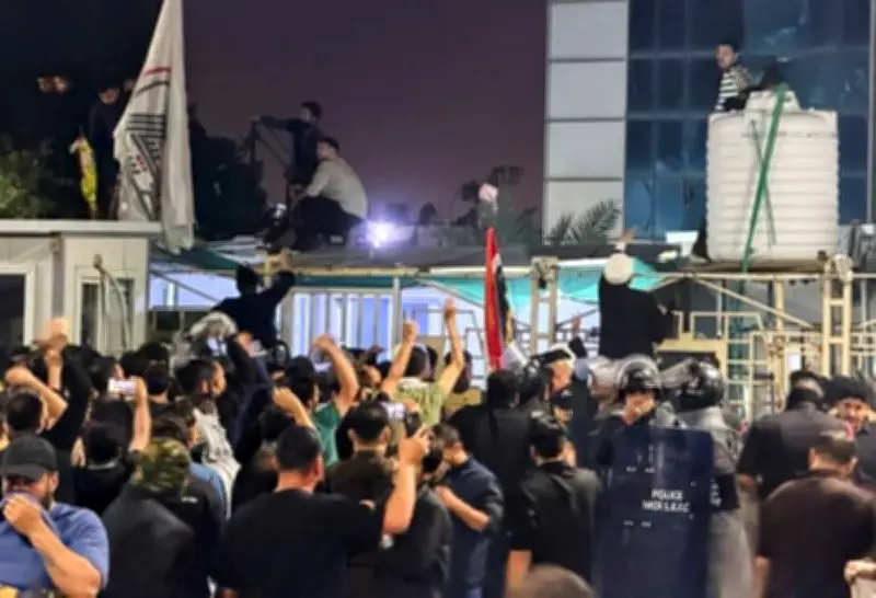 احتجاجات عارمة في البصرة العراقية بعد صاروخ قاتل من الكويت يودي بحياة ثلاثة أشخاص