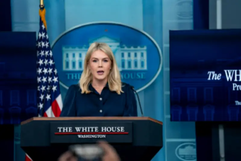 واشنطن تعلن مفاوضات مع إيران السبت وتطالب بفتح مضيق هرمز فوراً