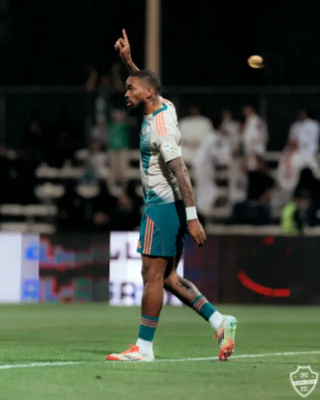 تصريحات توني وجالينو تثير عاصفة في الأهلي قبل مواجهة النصر: اتهامات بالظلم وتوجيهات صادمة