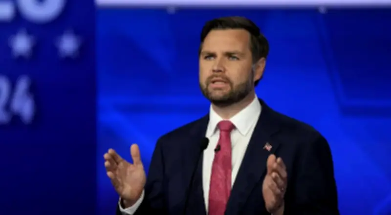 نائب الرئيس الأمريكي فانس يحذر إيران: فتح مضيق هرمز يتطلب خطوات تفاوضية أو مواجهة عسكرية