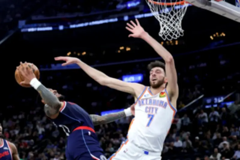 ثاندر يحسم صدارة الغرب في الدوري الأميركي للمحترفين بفوز ساحق على كليبرز