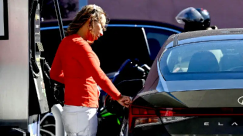 مضيق هرمز في دائرة الغموض.. أسواق النفط العالمية تترقب مصير الهدنة الهشة