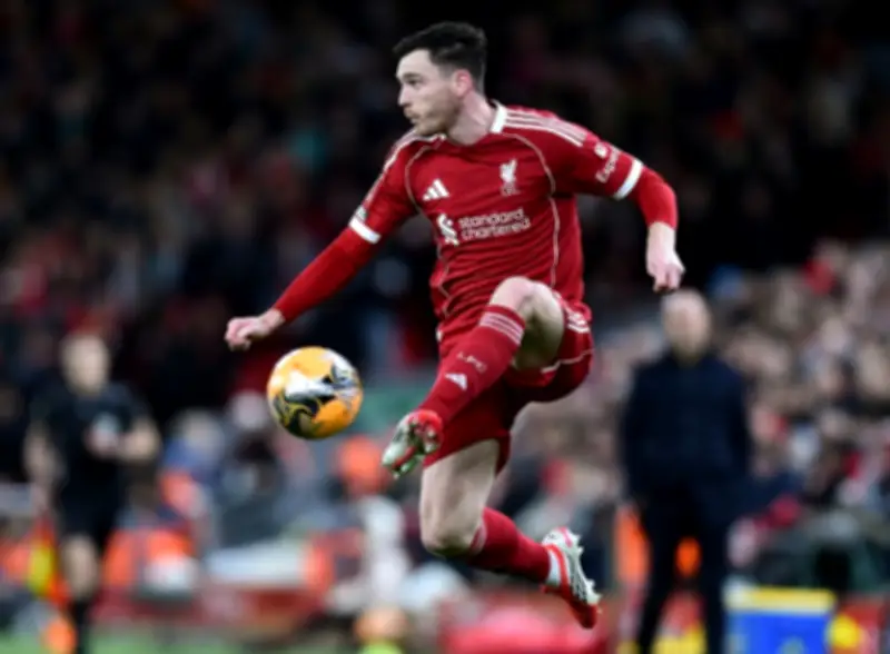 نهاية حقبة في ليفربول: أندي روبرتسون يعلن الرحيل بعد تسع سنوات مجيدة