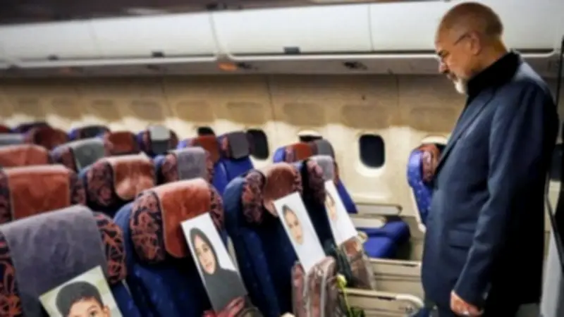 قبل مفاوضات إسلام آباد.. قاليباف يحمل صور أطفال الضحايا في رسالة صادمة لواشنطن