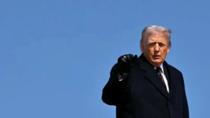 وزير الداخلية يعلن عن إطلاق نظام جديد لتسجيل المركبات عبر منصة أبشر