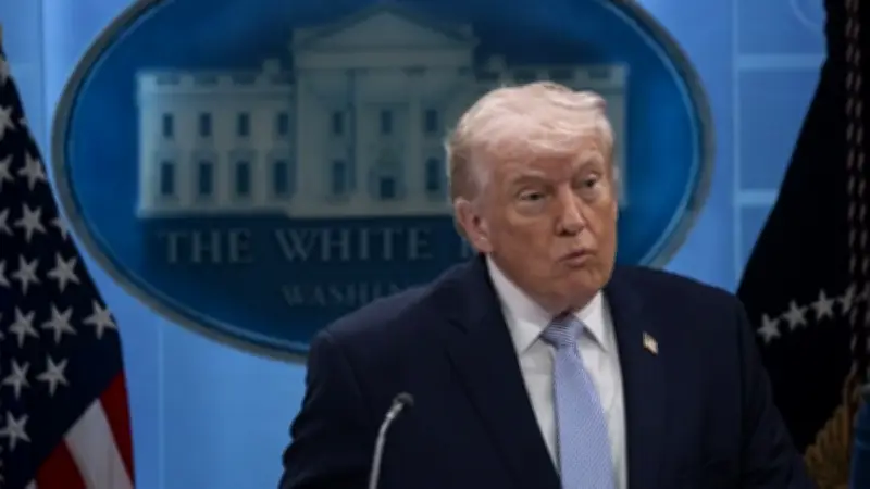 ترامب: القوات الأمريكية بدأت عمليات تطهير مضيق هرمز لصالح دول العالم