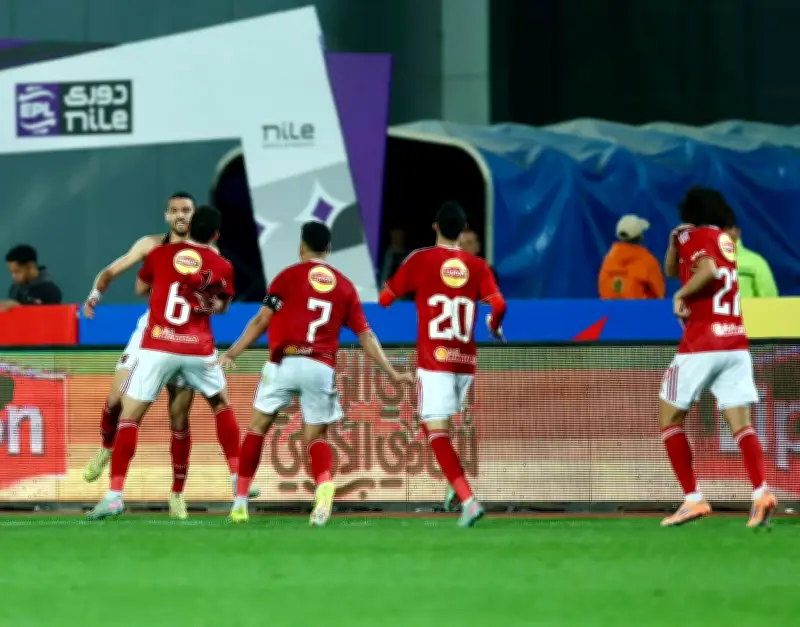 الأهلي المصري ينتصر بصعوبة على سموحة بهدف قاتل في الدوري المصري