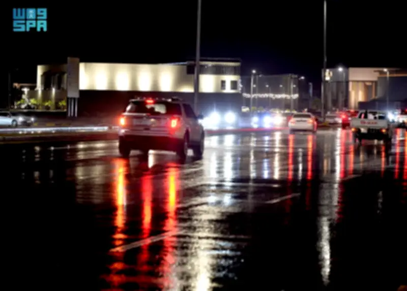 السعودية تعلق الدراسة الحضورية في مناطق متعددة بسبب الأمطار الغزيرة