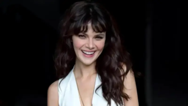 السلطات التركية تمنع سينام أونسال من السفر وتخضعها لرقابة قضائية في قضية مخدرات المشاهير