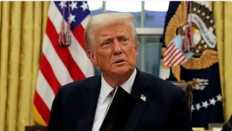 ترامب يتوقع انخفاض أسعار النفط بعد حرب إيران ويفرض رسوماً جمركية على الموردين